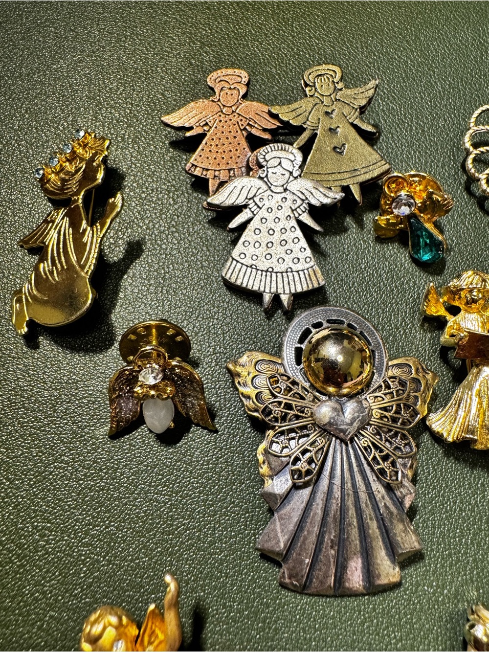 Vintage Angel Brooch & Pin Lot – Gold Tone, Silver Tone & Rhinestone Angels - Picture 7 of 10
